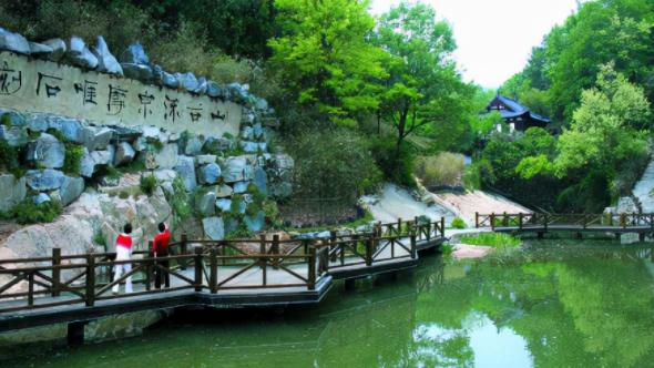 安徽安庆市一个冷门景点，以自然和人文风光著称的旅游胜地，深受游客喜爱